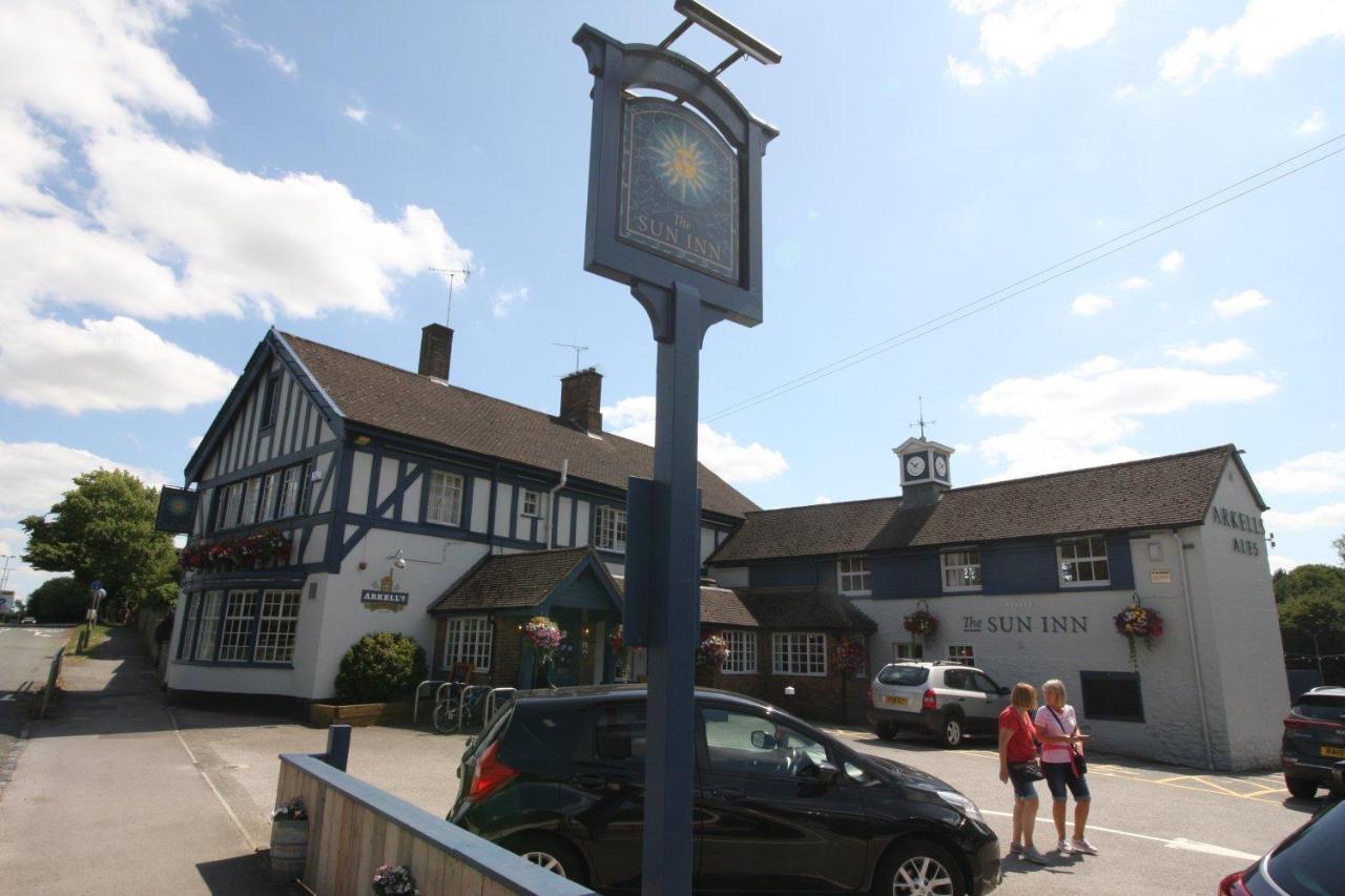 The Sun Inn Суиндон Экстерьер фото