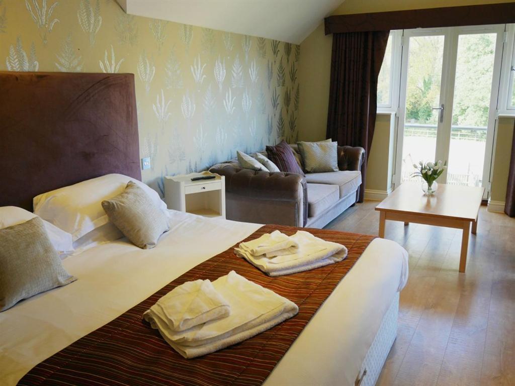 The Sun Inn Суиндон Экстерьер фото