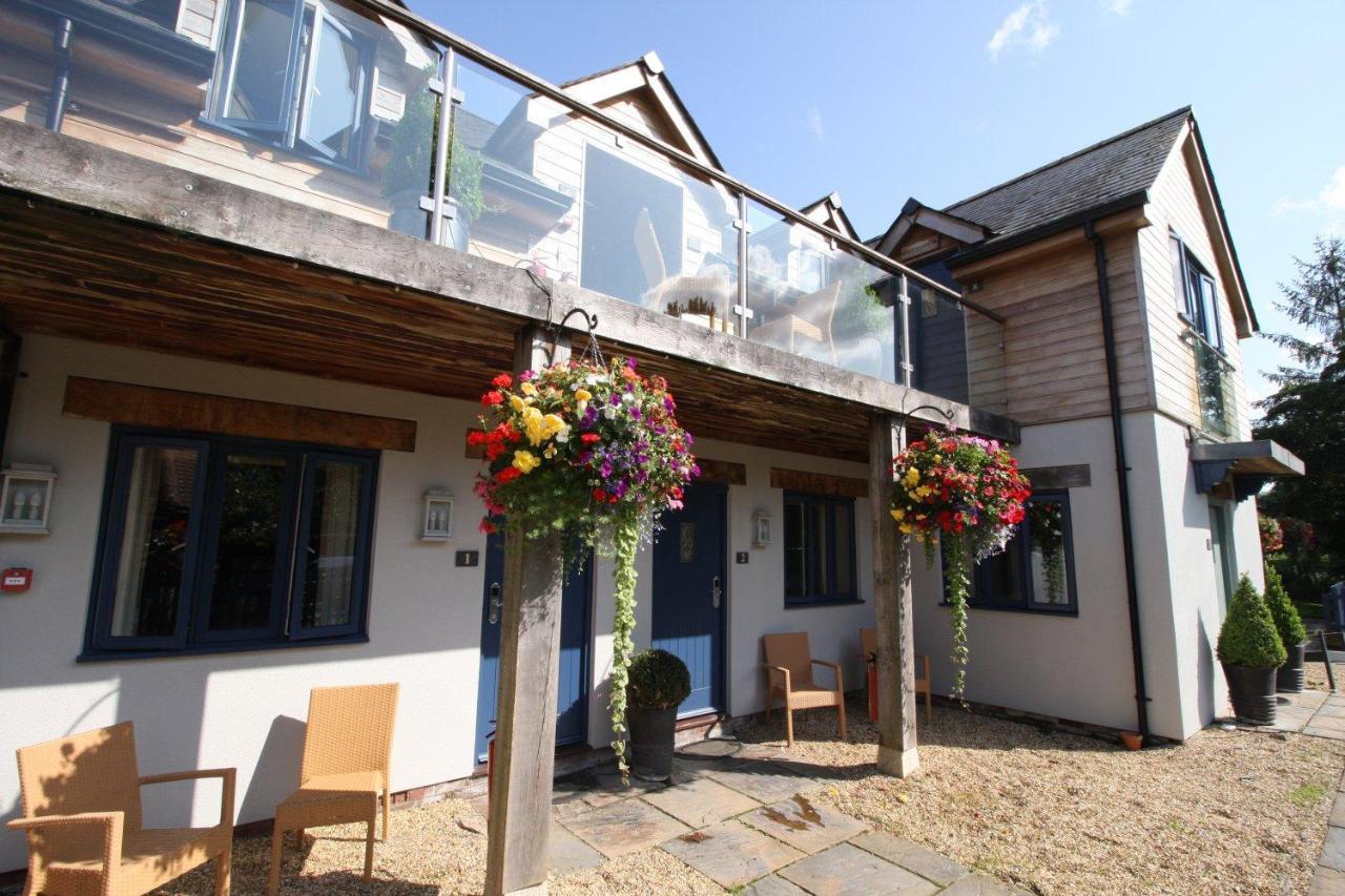The Sun Inn Суиндон Экстерьер фото