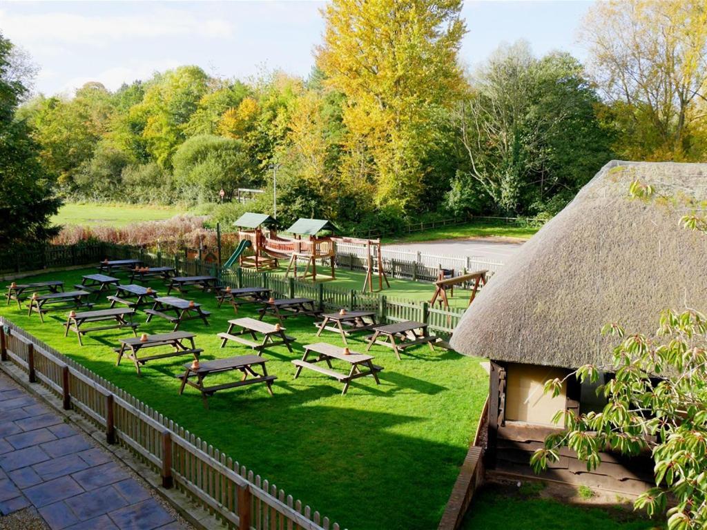 The Sun Inn Суиндон Экстерьер фото