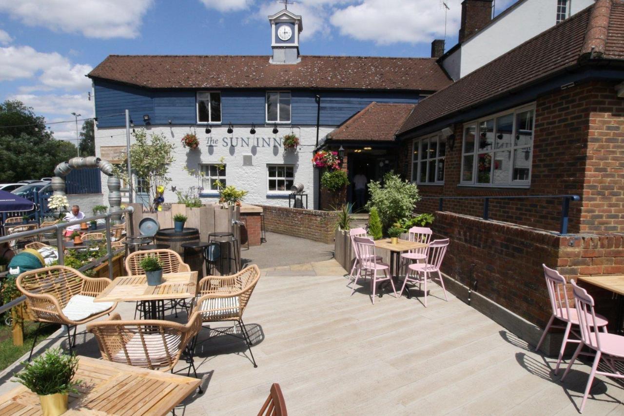 The Sun Inn Суиндон Экстерьер фото