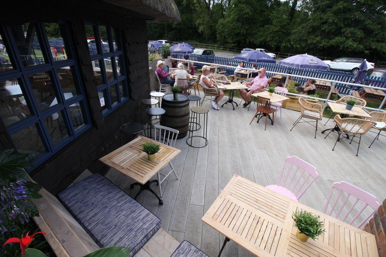 The Sun Inn Суиндон Экстерьер фото