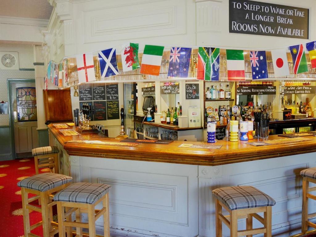 The Sun Inn Суиндон Экстерьер фото