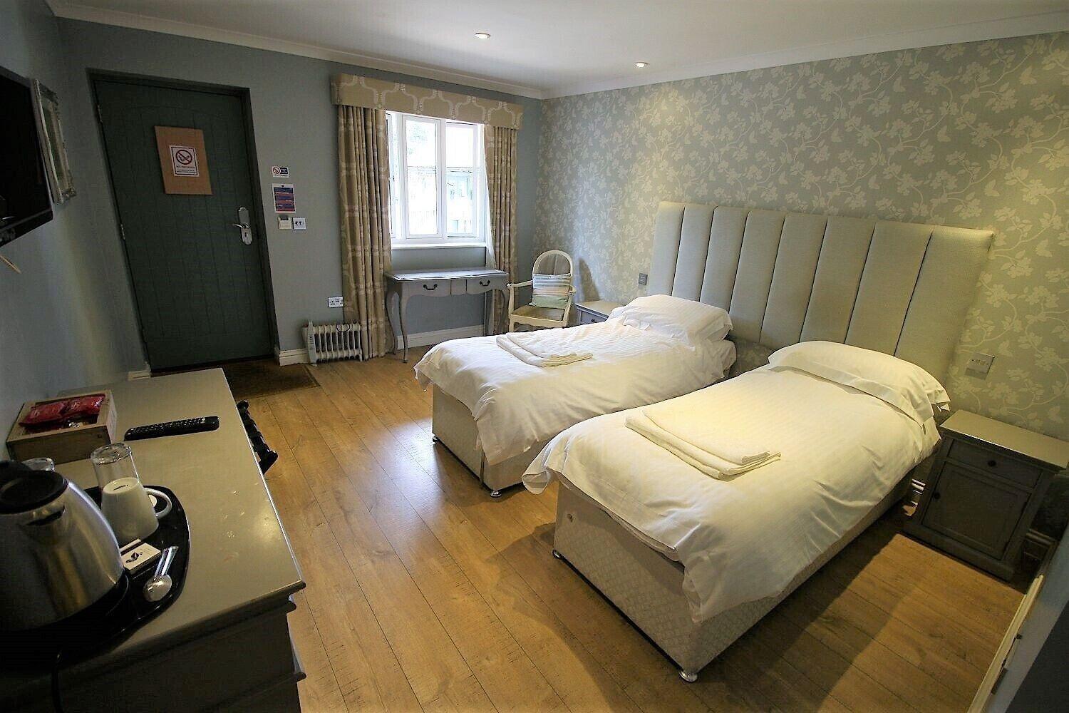 The Sun Inn Суиндон Экстерьер фото